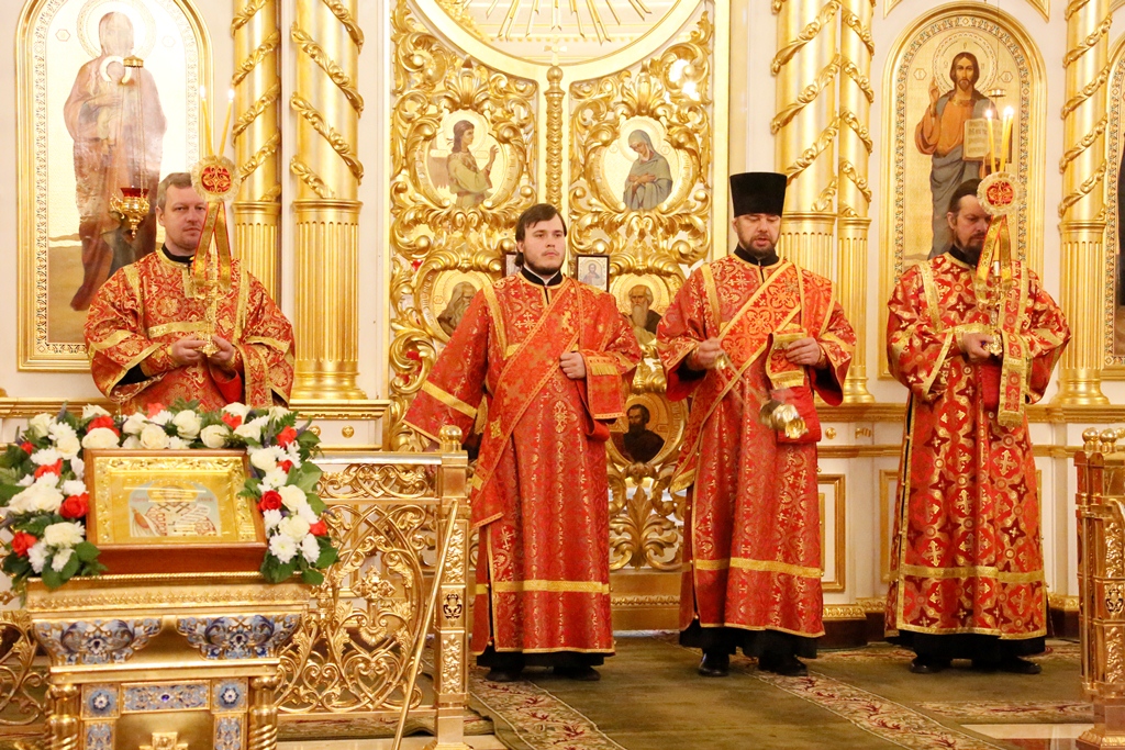 в Свято-Феодоровском кафедральном соборе была совершена Божественная литургия